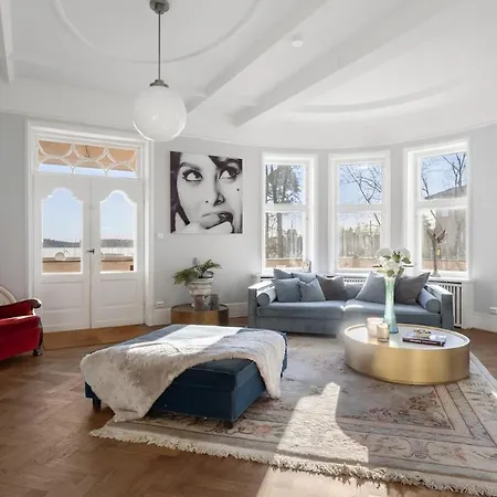 Small Castle From 1915 빌라