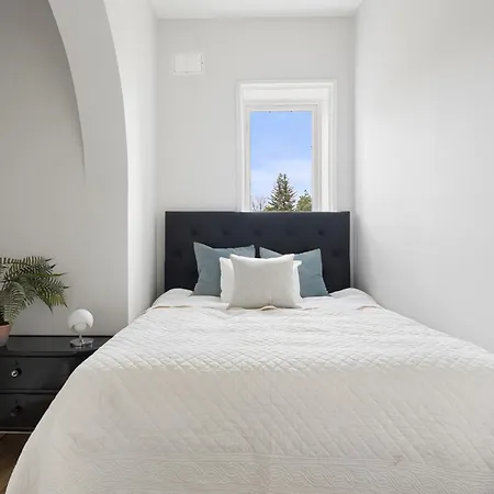 Small Castle From 1915 빌라 *